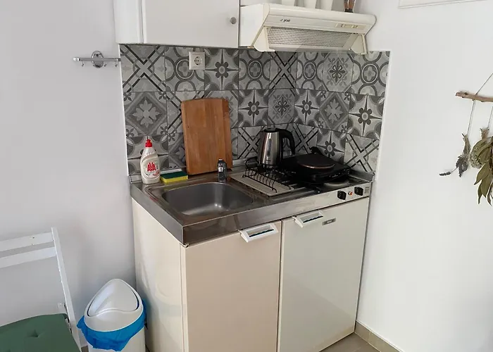 Delikos House